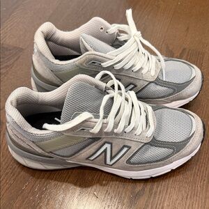 New Balance 990 v5